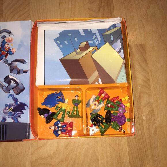 DC Comics Super Friends Hero My Busy Book 12 Mini Action Figures - Picture 6 of 6